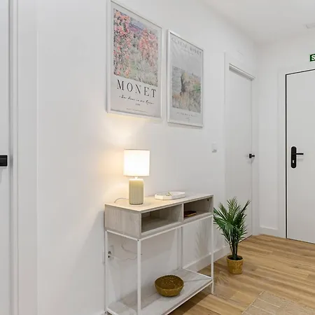 Monet, Con Terraza, Cuna Y Trona