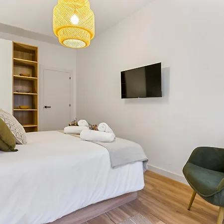 Monet, Con Terraza, Cuna Y Trona Χιχόν