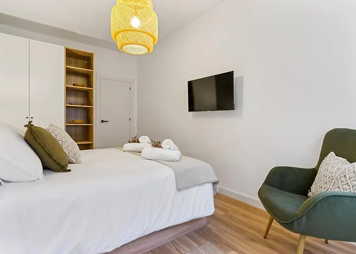 Monet, Con Terraza, Cuna Y Trona Gijón