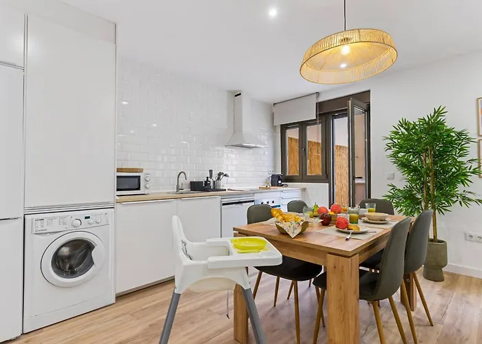 Monet, Con Terraza, Cuna Y Trona Appartement *