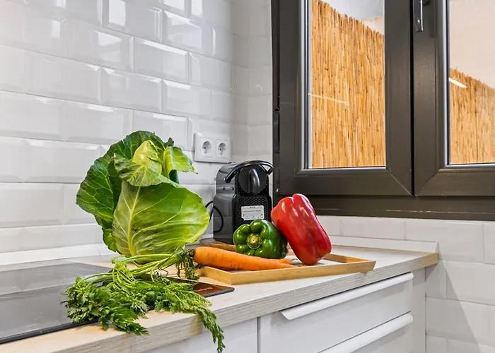 Monet, Con Terraza, Cuna Y Trona * Χιχόν