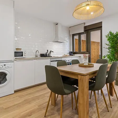 Апартаменты Monet, Con Terraza, Cuna Y Trona