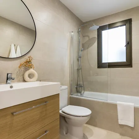 Monet, Con Terraza, Cuna Y Trona * Хихон